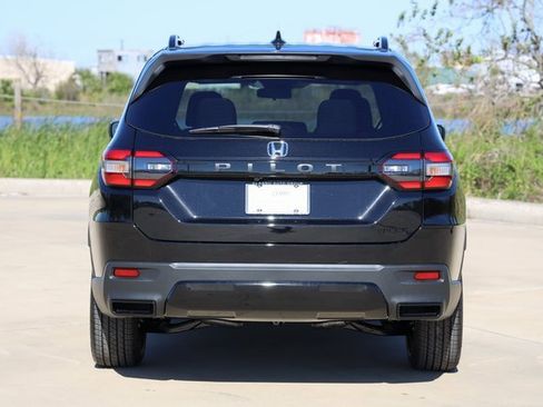New 2026 Honda Pilot Sport image 7