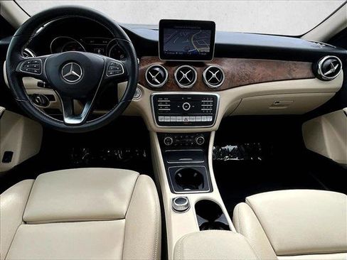 Used 2020 Mercedes-Benz GLA 250 4MATIC image 16