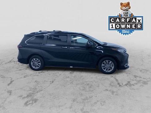 Used 2023 Toyota Sienna XLE image 2