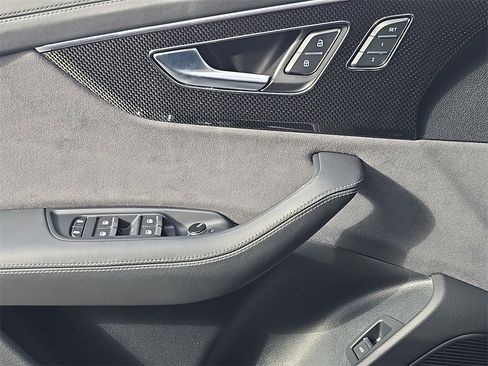 Used 2023 Audi SQ8 Prestige image 31