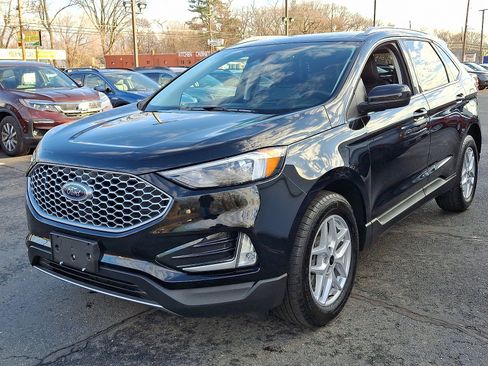 Used 2024 Ford Edge SEL w/ Convenience Package image 3