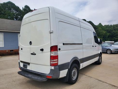 Used 2012 Freightliner Sprinter 2500 RWD image 10