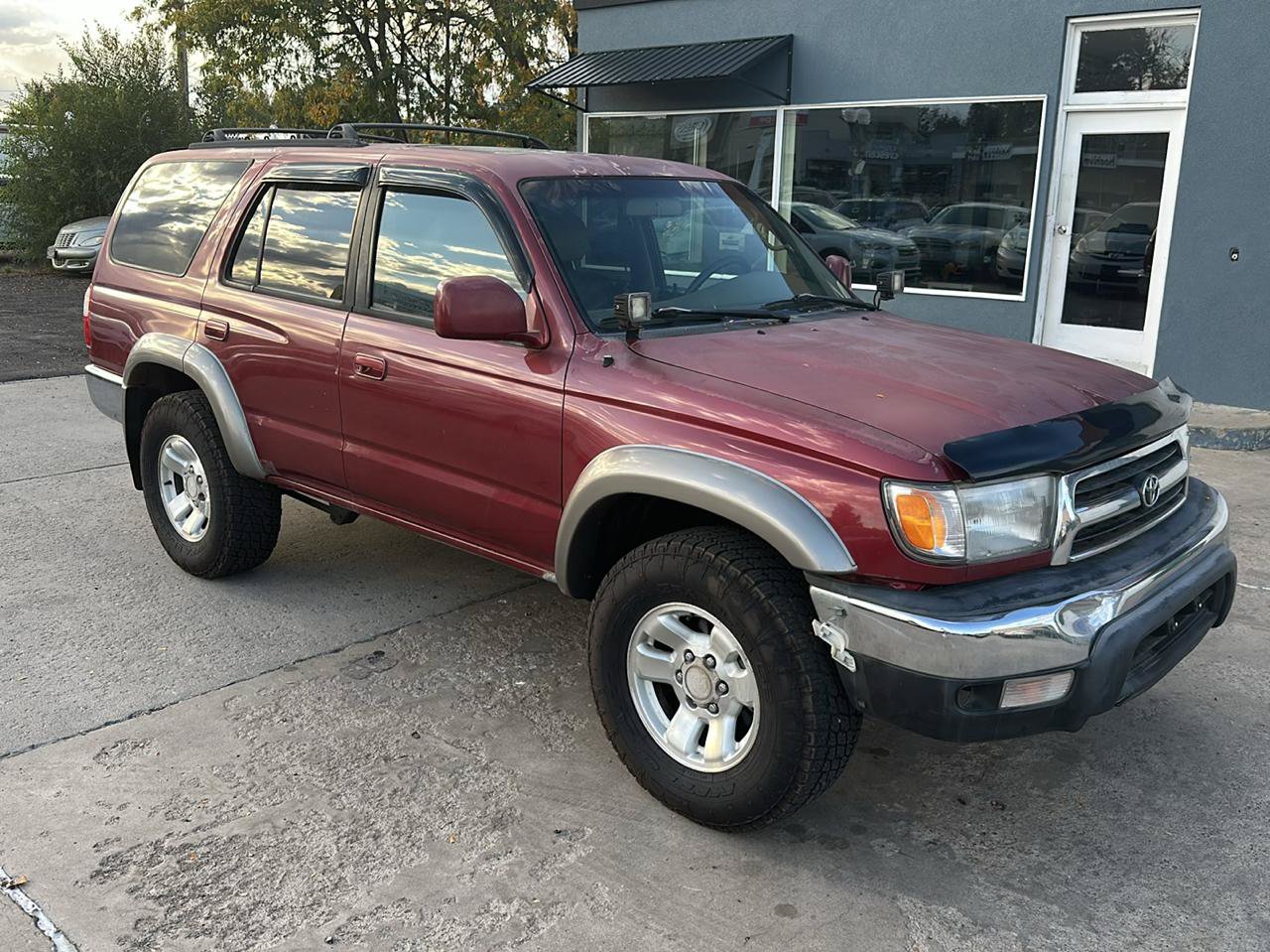 Used 2000 Toyota 4Runner SR5 w/ Upgrade Value Pkg 4 RWD image 3