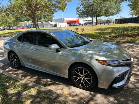 Used 2023 Toyota Camry SE image 7