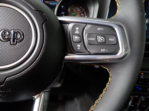 New 2024 Jeep Wrangler Unlimited Sahara w/ Technology Group image 20