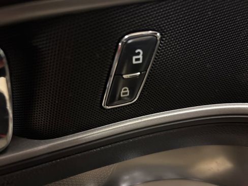 Used 2018 Ford Explorer XLT w/ Equipment Group 202A image 26