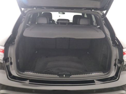 Used 2026 Porsche Macan AWD/4WD image 21