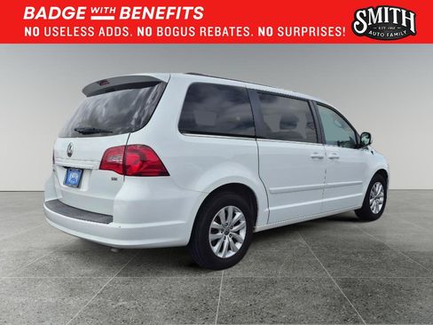 Used 2013 Volkswagen Routan SE FWD image 4