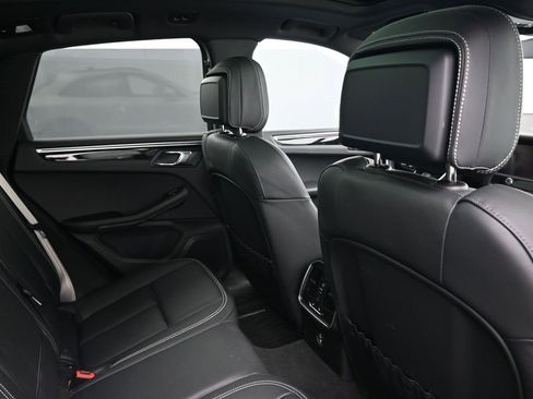Certified 2023 Porsche Macan AWD/4WD image 7