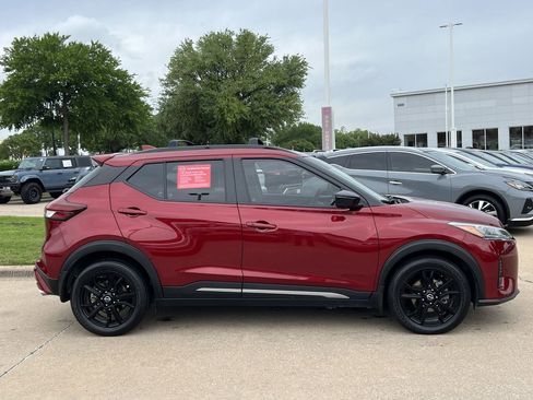 Used 2023 Nissan Kicks SR w/ SR Premium Package FWD image 3