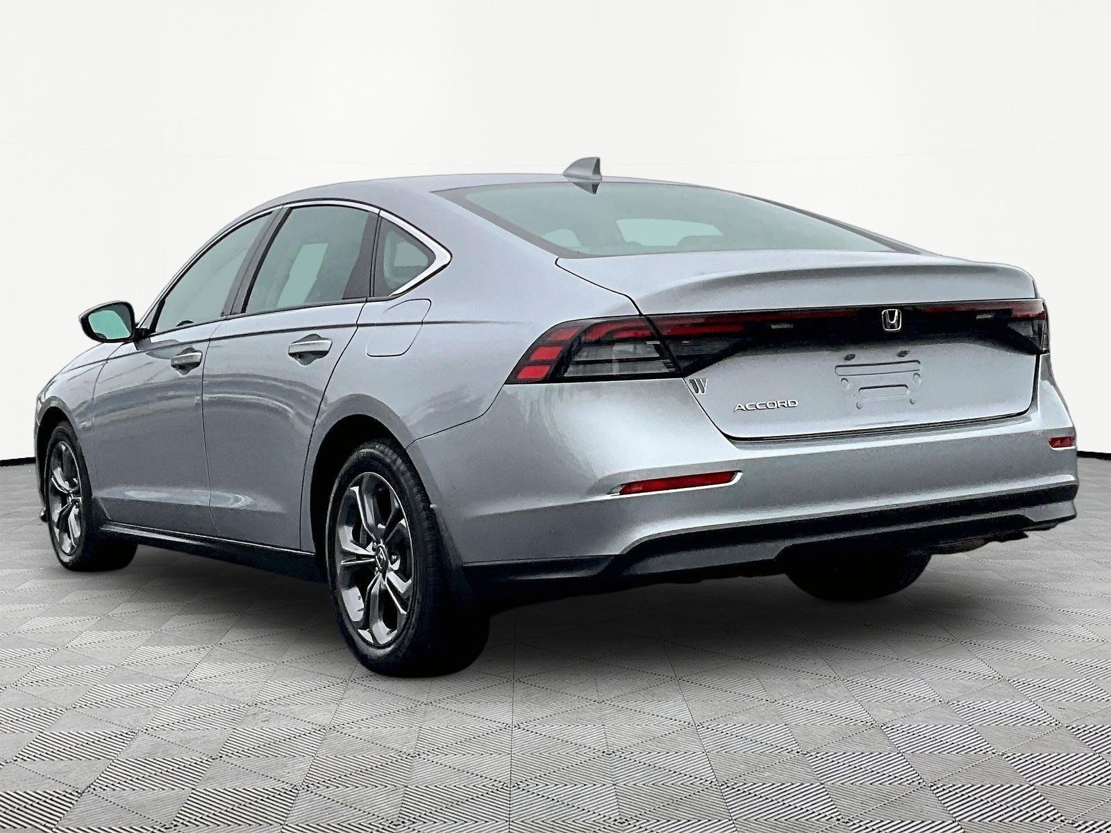 Used 2023 Honda Accord EX image 4