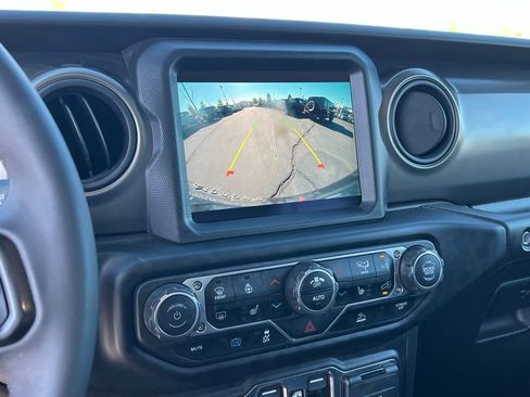 Used 2023 Jeep Wrangler Unlimited w/ Cold Weather Group AWD/4WD image 34