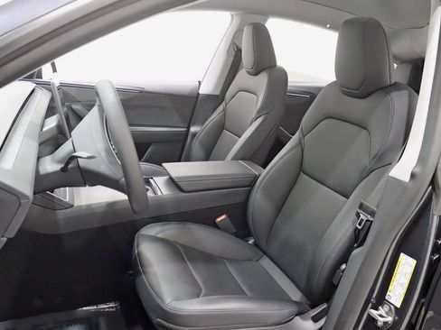 Used 2026 Tesla Model Y Long Range image 28