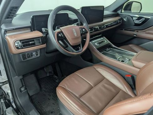 Used 2025 Lincoln Aviator Reserve w/ Jet Appearance Package image 11