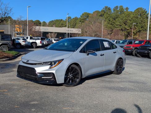 Used 2022 Toyota Corolla SE image 1