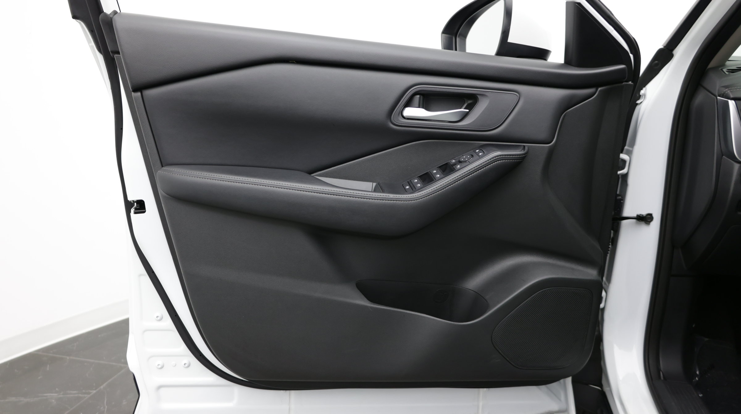 Used 2024 Nissan Rogue SV FWD image 12