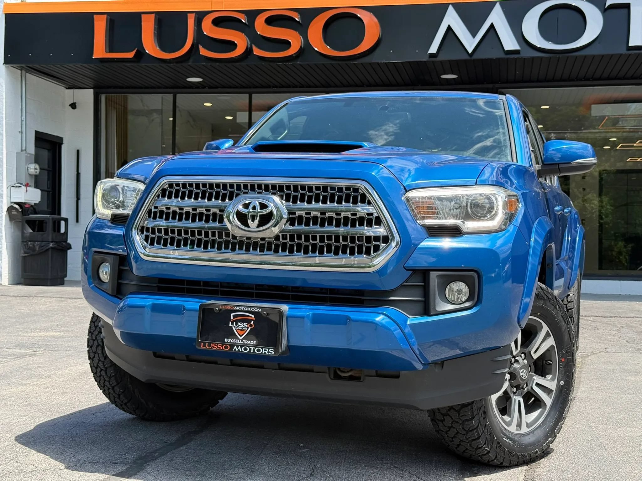 Used 2016 Toyota Tacoma TRD Sport w/ Towing Package AWD/4WD image 1