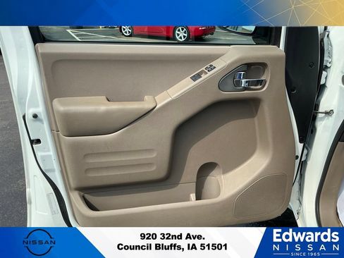 Used 2016 Nissan Frontier SV AWD/4WD image 16