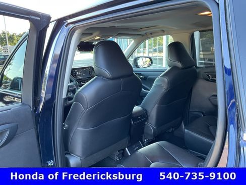 Used 2022 Toyota Highlander XLE AWD/4WD image 27