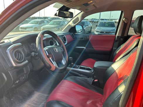 Used 2019 Toyota Tacoma SR5 AWD/4WD image 15