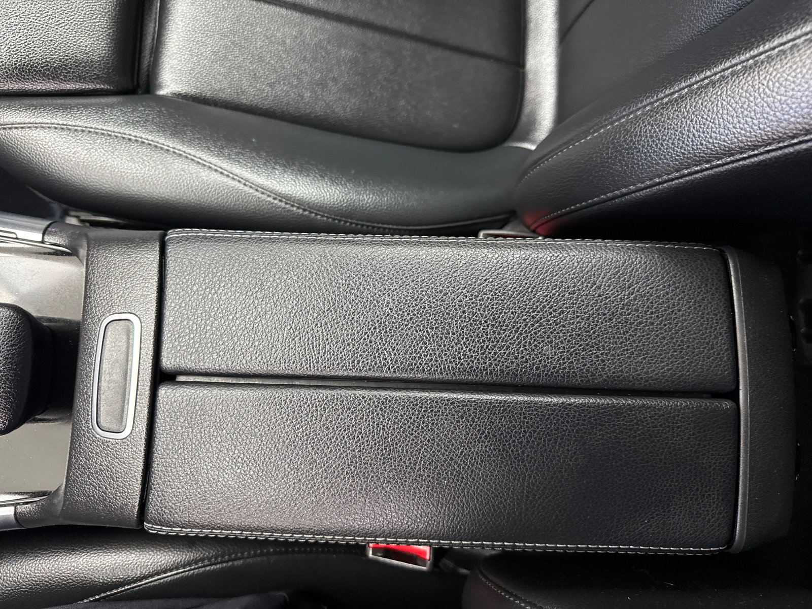 Used 2020 Mercedes-Benz GLB 250 4MATIC w/ Parking Assistance Package image 31