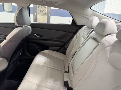 Used 2023 Hyundai Elantra Limited FWD image 14