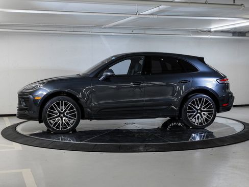 Certified 2025 Porsche Macan image 2