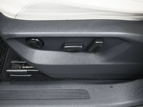 Used 2019 Volkswagen Tiguan SE w/ Panoramic Sunroof Package AWD/4WD image 12
