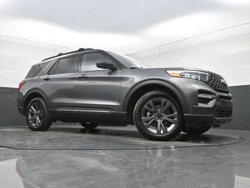 Used 2021 Ford Explorer XLT w/ Equipment Group 202A AWD/4WD image 26