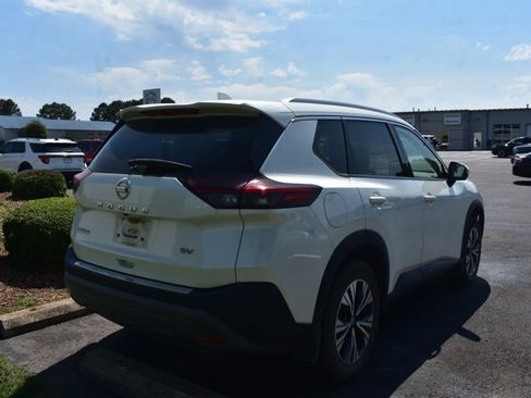 Used 2021 Nissan Rogue SV w/ Premium Package FWD image 4