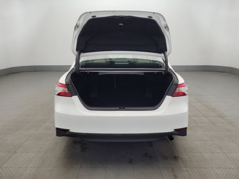 Used 2018 Toyota Camry LE image 29