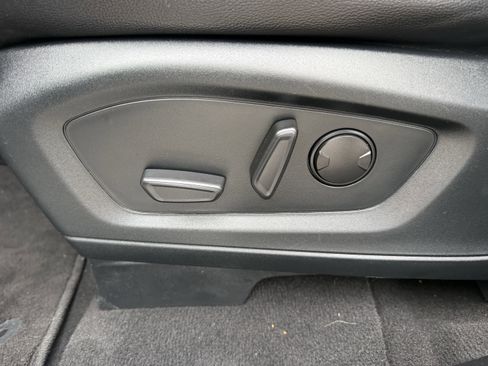 Used 2023 Ford Explorer Limited image 27