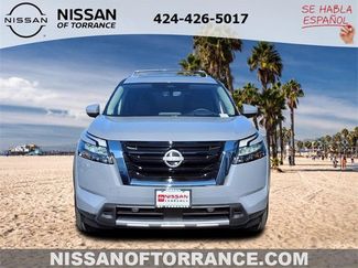 New 2025 Nissan Pathfinder Platinum w/ Black Appearance Package video 2