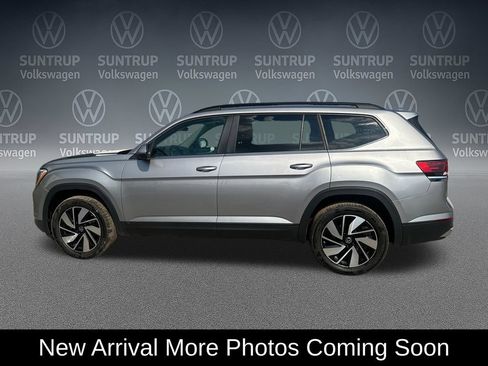 Used 2025 Volkswagen Atlas SE FWD image 2