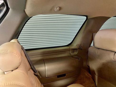 Used 2002 Chevrolet Tahoe LT RWD image 33
