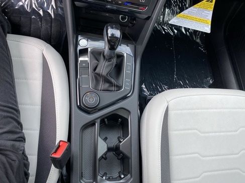 New 2025 Volkswagen Taos SE image 43