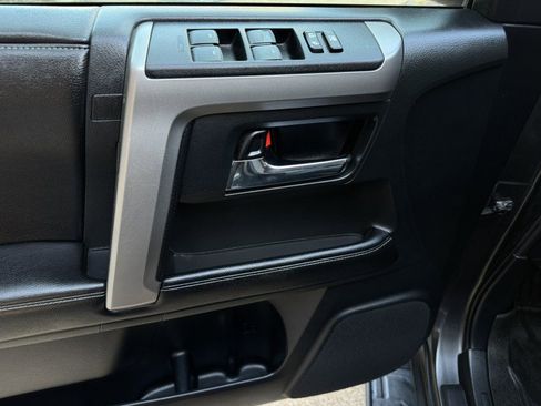 Used 2015 Toyota 4Runner SR5 image 11