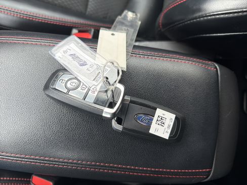 Used 2025 Ford Escape ST-Line image 27