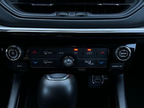 Used 2025 Jeep Compass Trailhawk image 26