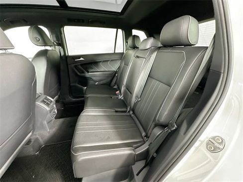 Used 2022 Volkswagen Tiguan SE R-Line image 26