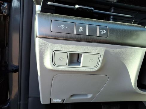 Used 2025 Hyundai Kona Limited image 18