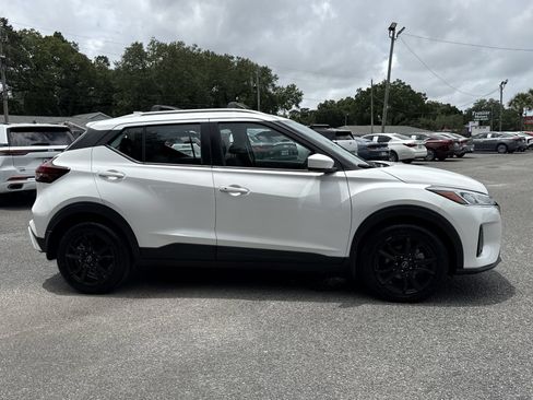 Used 2023 Nissan Kicks SV w/ Exterior Package FWD image 6