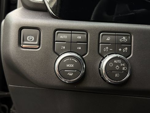 Used 2026 GMC Sierra 1500 SLT AWD/4WD image 31
