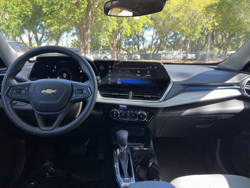 Used 2025 Chevrolet Trax LT image 29