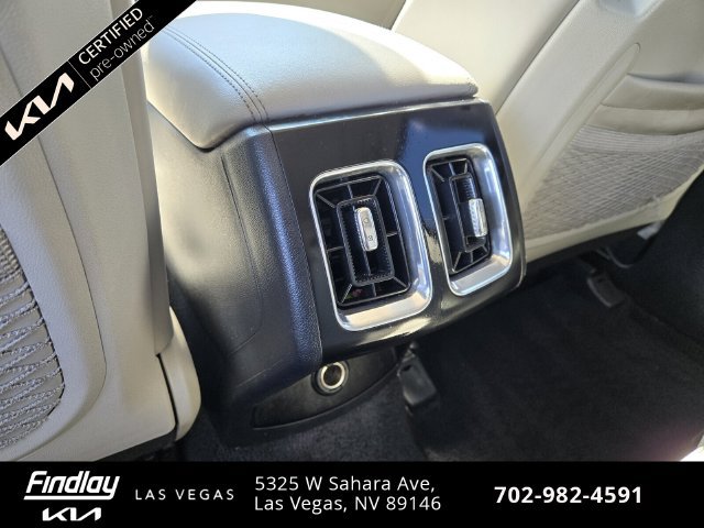 Certified 2025 Kia Sorento S w/ Panoramic Sunroof Package FWD image 17