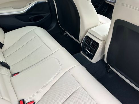 Used 2025 BMW 330i Sedan w/ Premium Package image 30