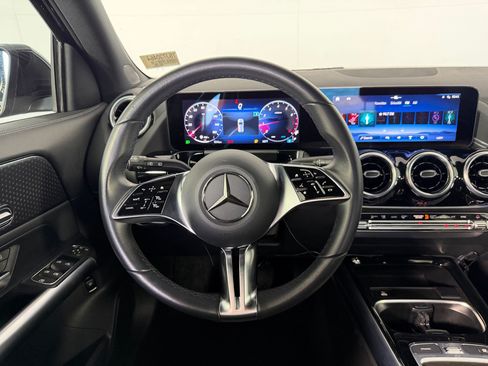 Used 2025 Mercedes-Benz GLA 250 image 28