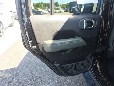 Used 2024 Jeep Wrangler High Altitude AWD/4WD image 28