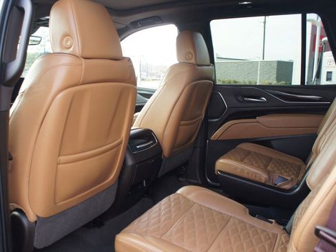 Used 2024 Cadillac Escalade Sport w/ Touring Package image 17