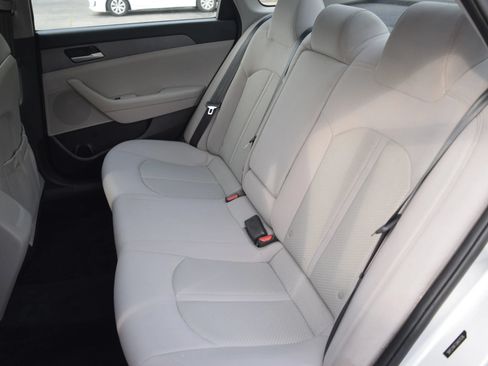 Used 2018 Hyundai Sonata SE FWD image 7